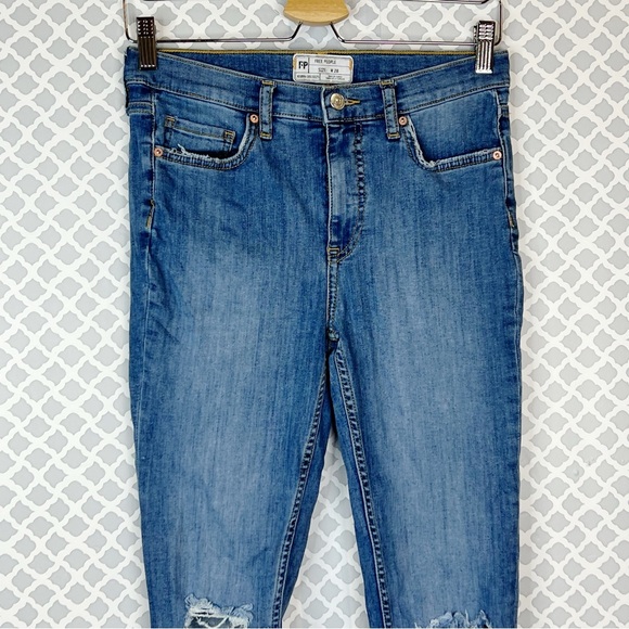 EUC Free People High Rise Busted Knee Skinny Fit Jeans - Picture 3 of 13